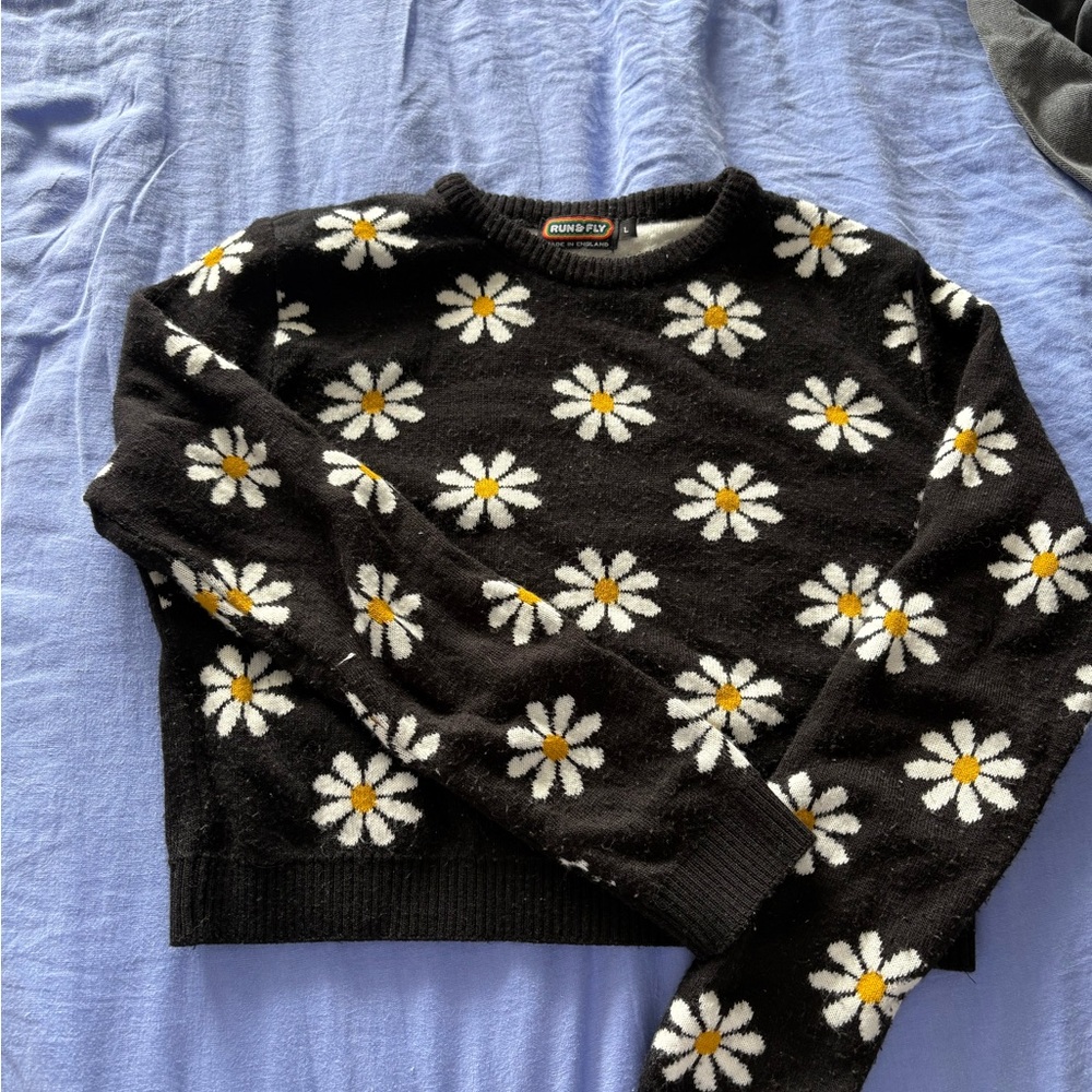 Run and Fly Daisy Print Cropped Sweater